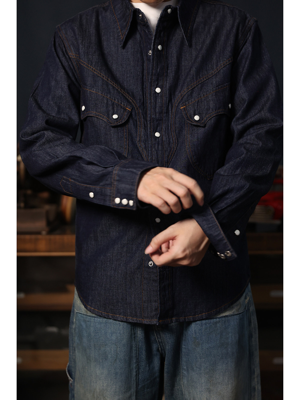 Mens Western Denim Pearl Snap Shirt - قميص كاوبوي غربي بأزرار لؤلؤية، قميص